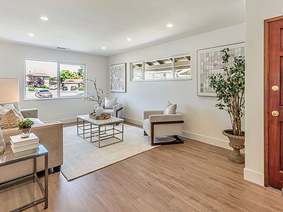 5th image of 39075 Yosemite Way
