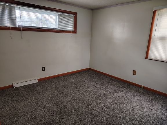 4th image of 211 Syracuse St
