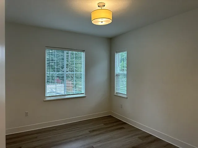 100 Village Ln — Photo 22