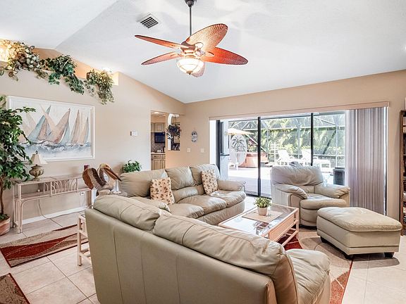 5th image of 725 SW Dalton Circle