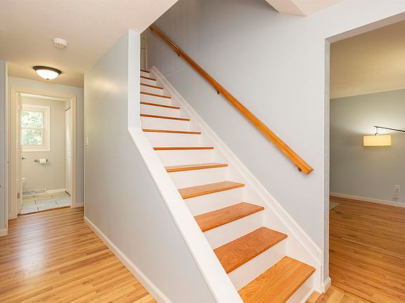 4th image of 52625 Walsingham Ln
