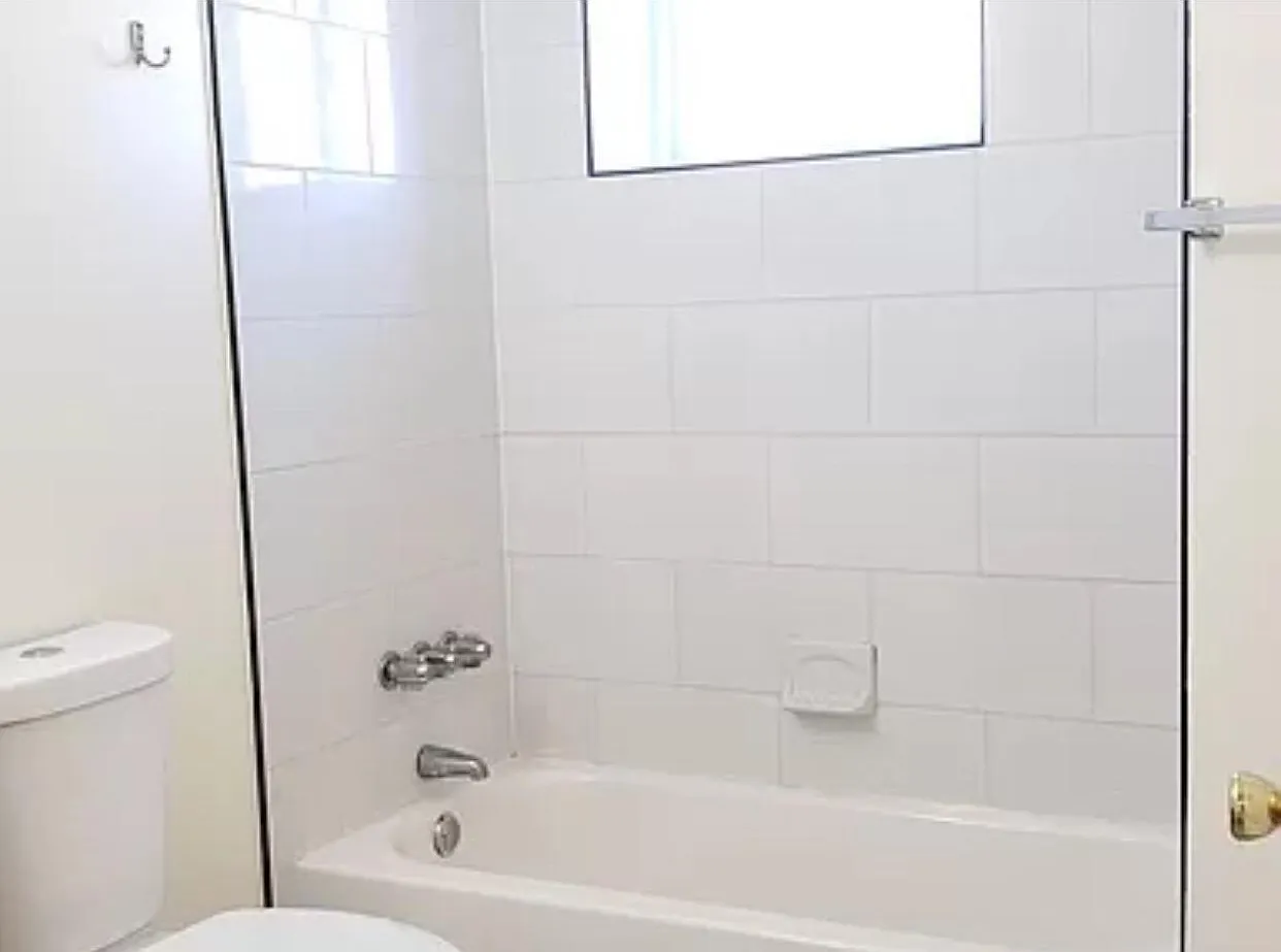 4 bed, 1.5 bath, 1564 sqft, $2,450 — Photo 4