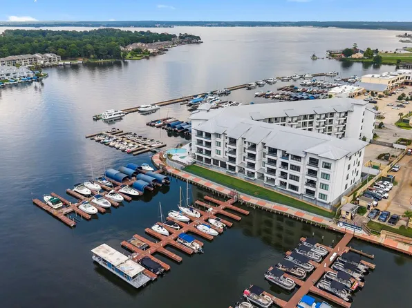 199 Waterpoint Ct Unit 202, Montgomery, TX 77356