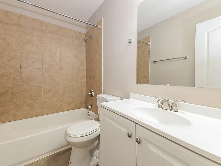 1820 Plymouth Dr — Photo 16