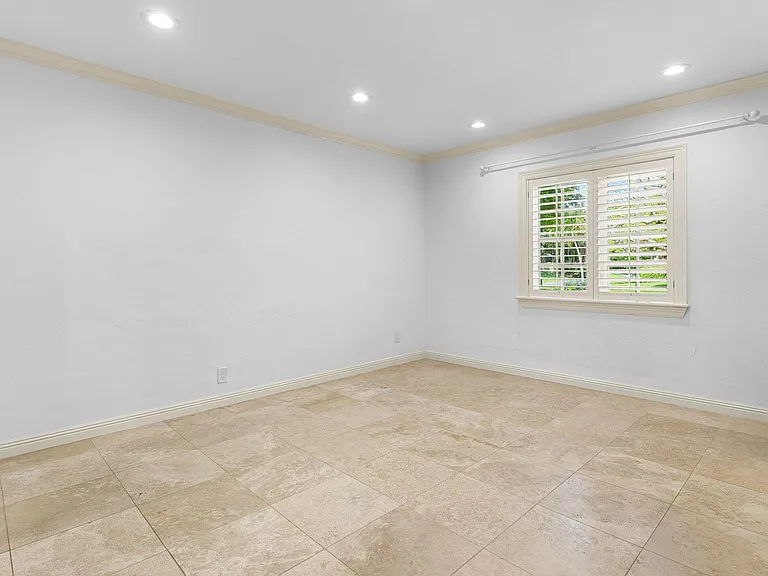 1103 NW 6th Ave — Photo 16