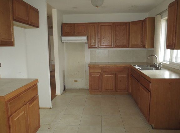 5th image of 426 W Arquilla Dr