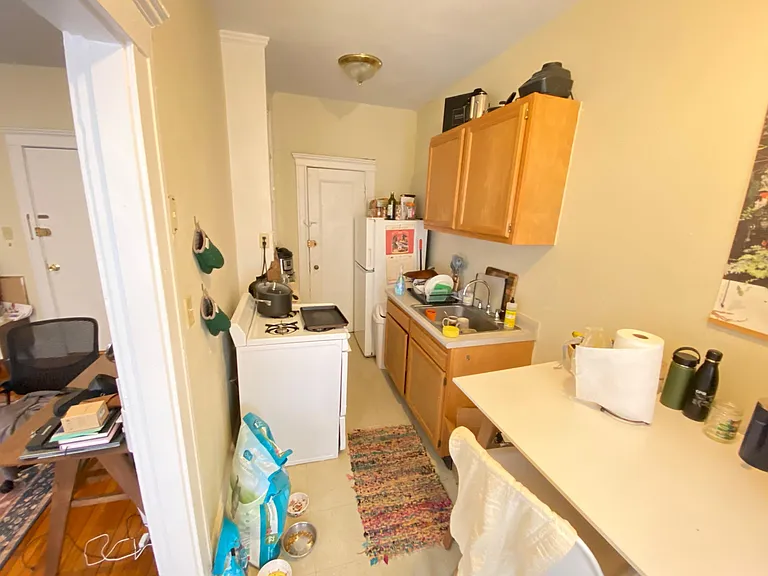 61 Woodstock Ave — Photo 8