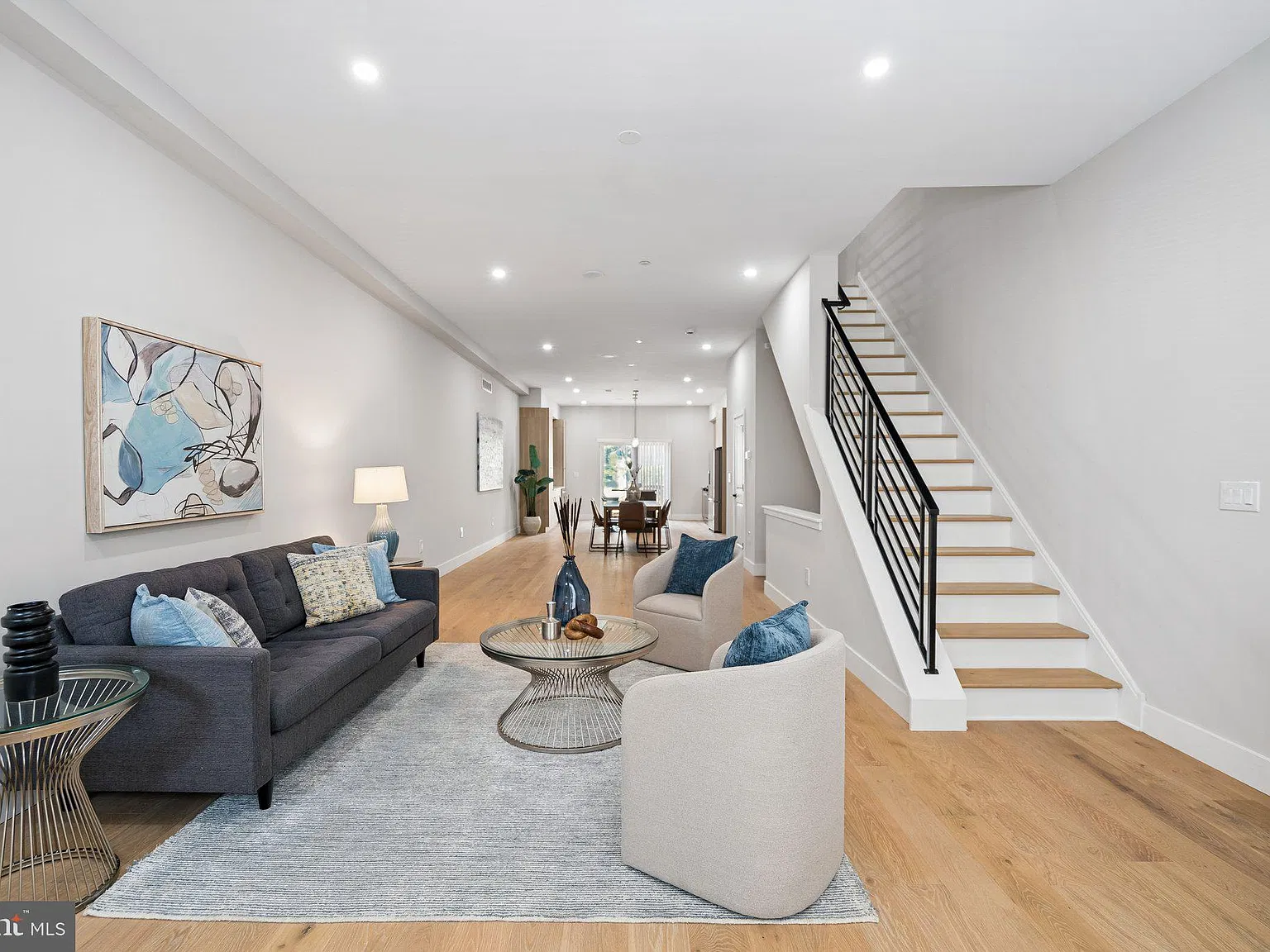 4 bed, 3.5 bath, 3700 sqft, $3,500 — Photo 4