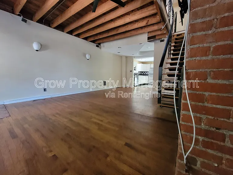 1019 S 10th St — Photo 8