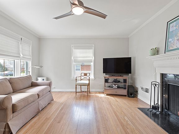 3rd image of 621 N Oriole Ave