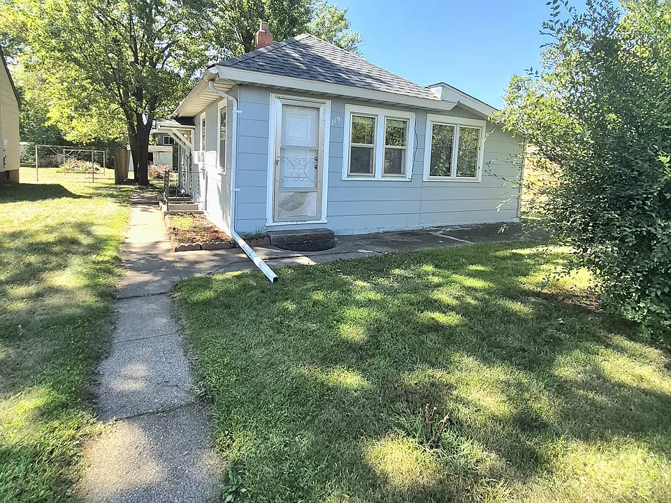 119 7th Ave NE