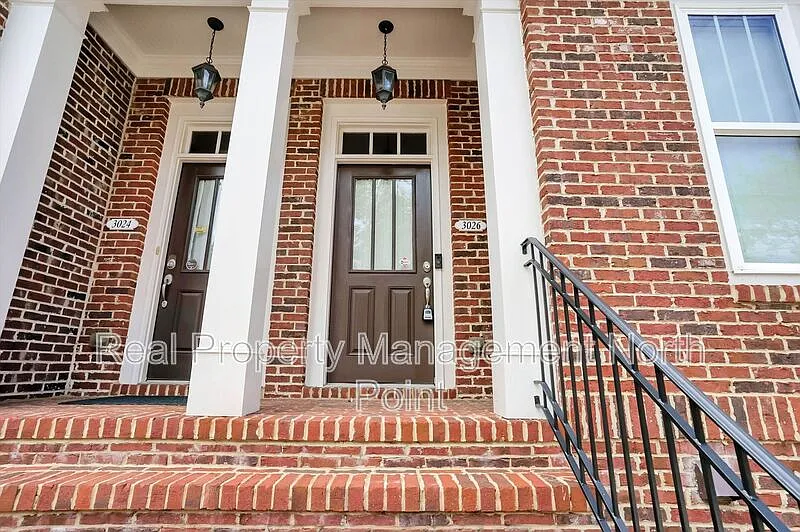3 bed, 3.5 bath, 2250 sqft, $3,250 — Photo 2