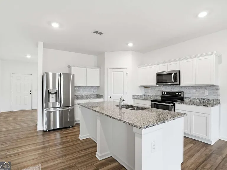 395 Knightsbridge Ln — Photo 9