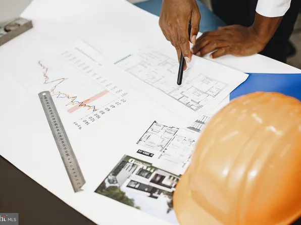 65 Indigo Rd, Levittown, PA 19057