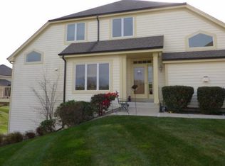 502 Spring Crest Cir, Waukesha, WI 53188