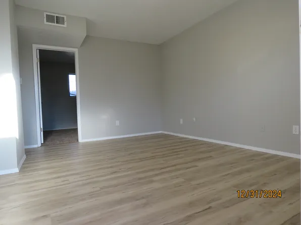 1011 W 16th St #D, Portales, NM 88130