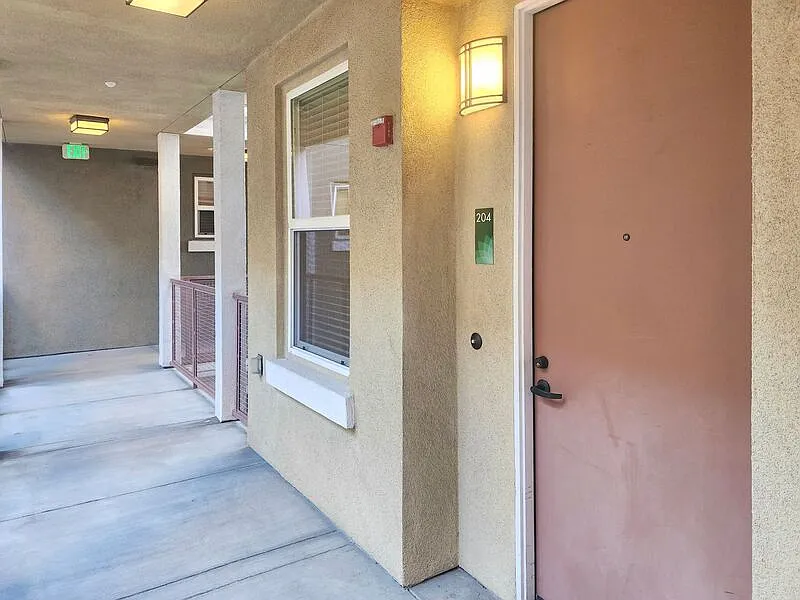 2 bed, 2.0 bath, 1025 sqft, $2,850 — Photo 2
