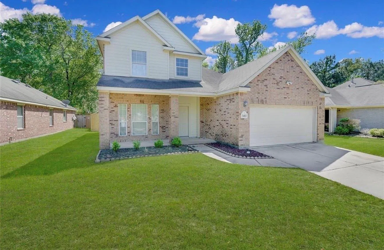 4 bed, 2.5 bath, 2310 sqft, $2,250 — Photo 2
