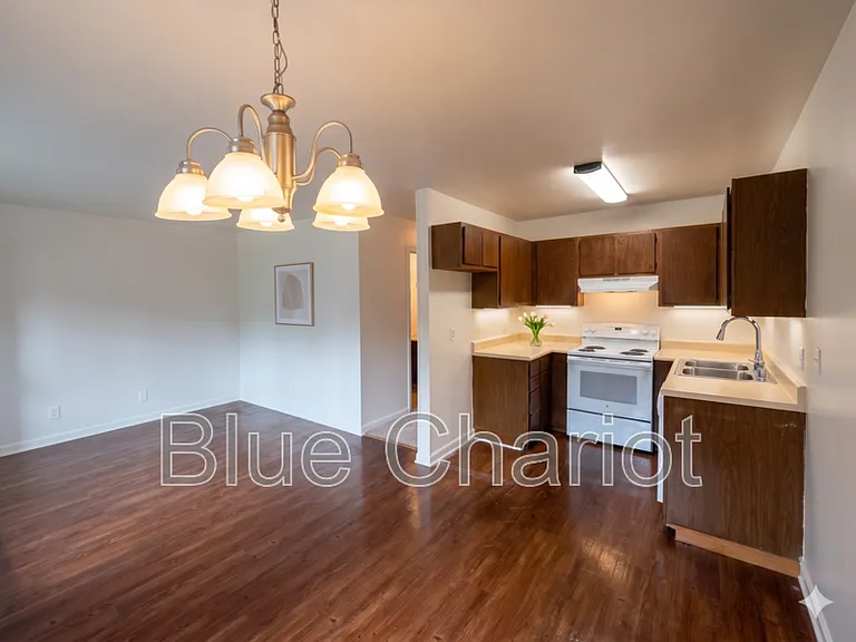 502 Raynor St — Photo 11