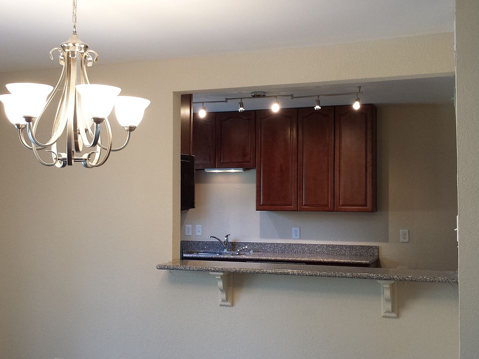1st image of 814 Greenhaven Dr