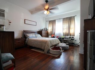 61-13 62nd St #2TOP, Middle Village, NY 11379