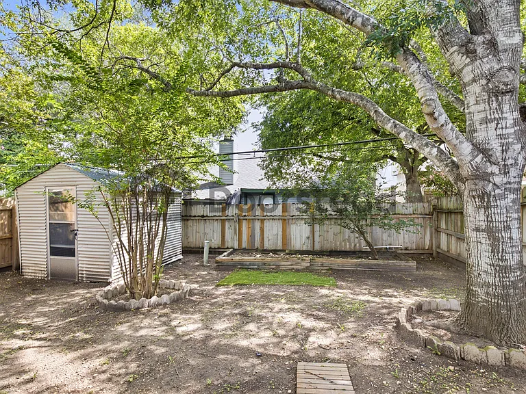 13845 Brook Hollow Blvd — Photo 28