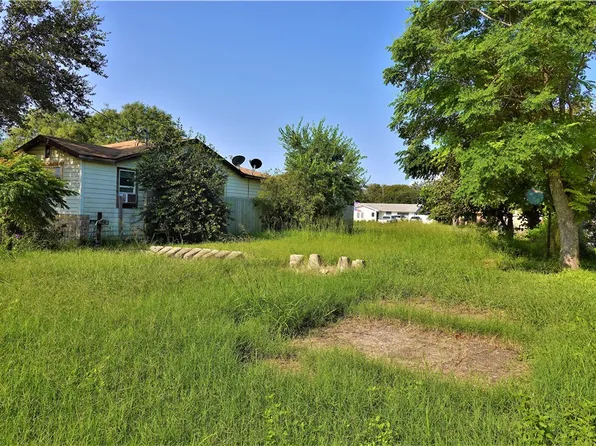 1145 Ochoa St, Portland, TX 78374