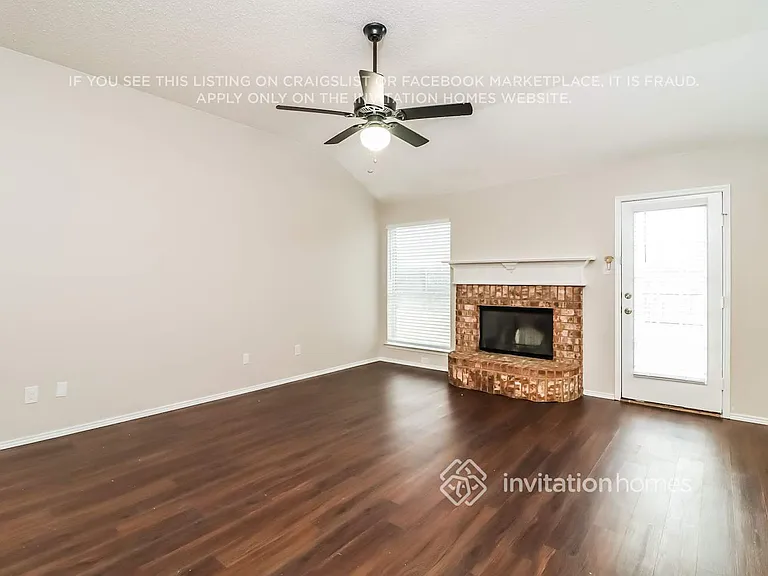 944 Carlin Ln — Photo 3