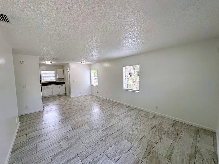 692 Neil Rd #702 — Photo 2