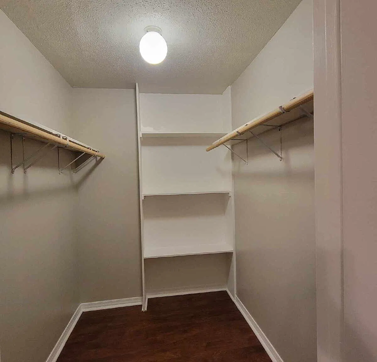 3 bed, 2.0 bath, 1787 sqft, $2,100 — Photo 4