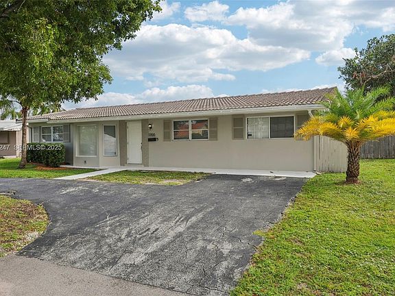 3rd image of 1700 SW 5th Avenue