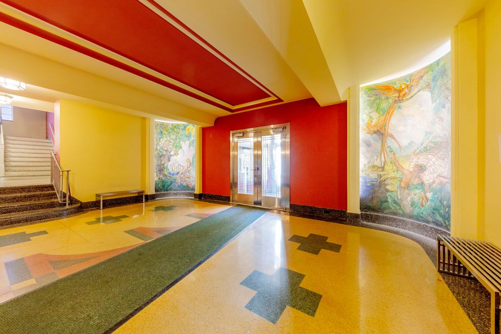 1 Bed 1 Bath Property, New York • 750 Sq Ft