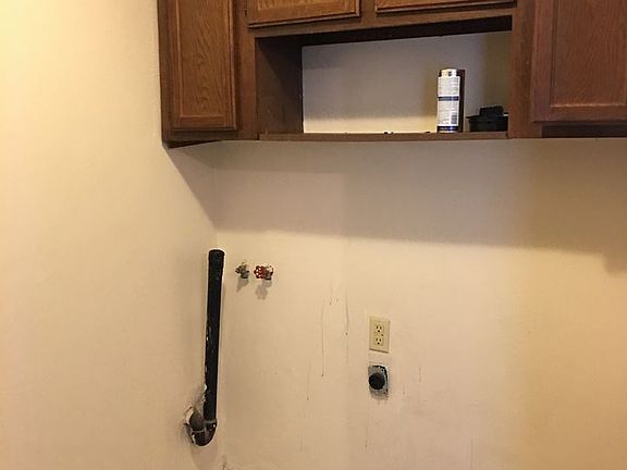 4th image of 138 Brick Ln APT 2