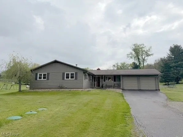2431 Pleasant Valley Rd NE, New Philadelphia, OH 44663