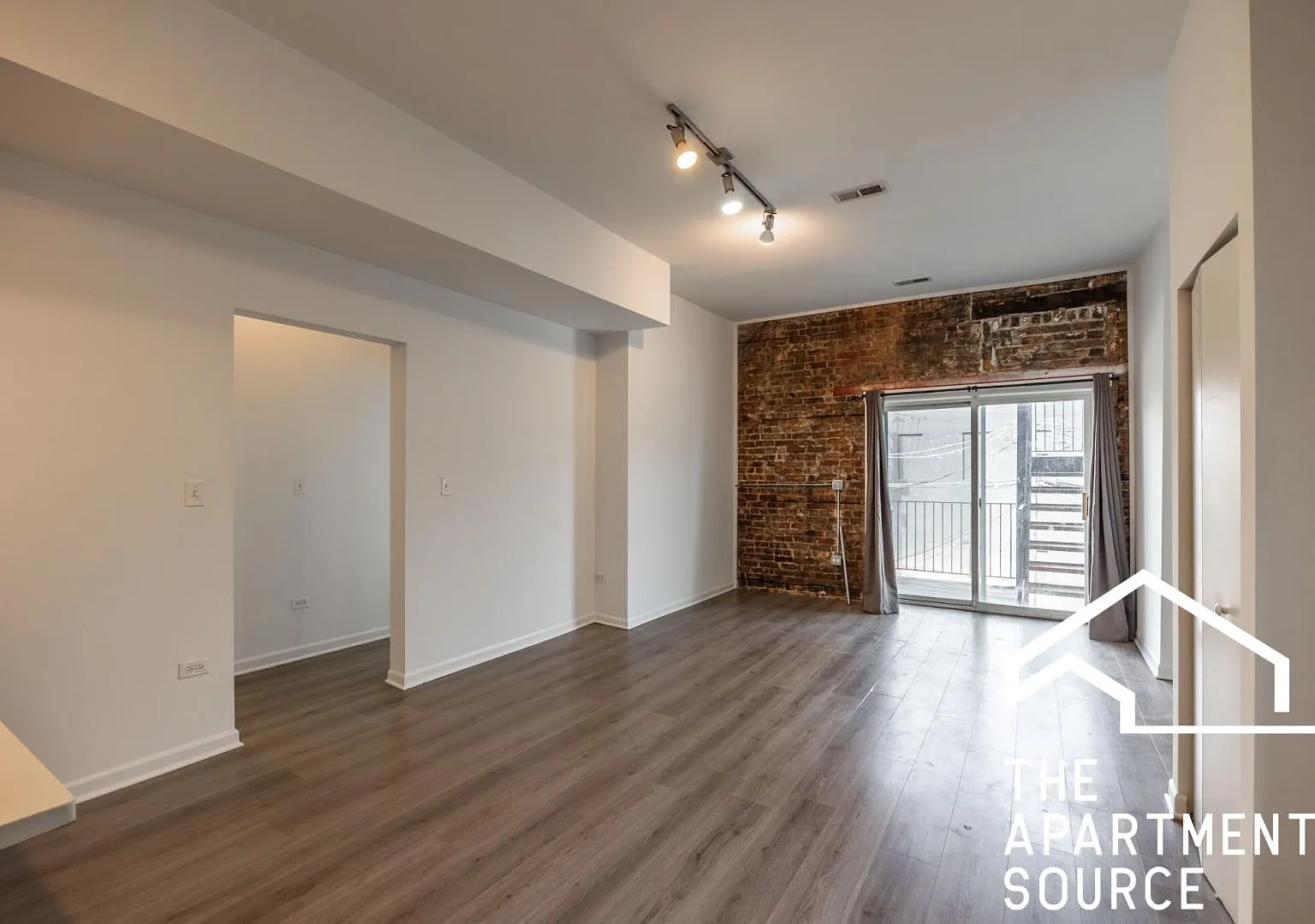 2022 South Throop Street #2W — Photo 3