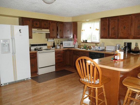4th image of 7207 Captain Robert Gray Dr