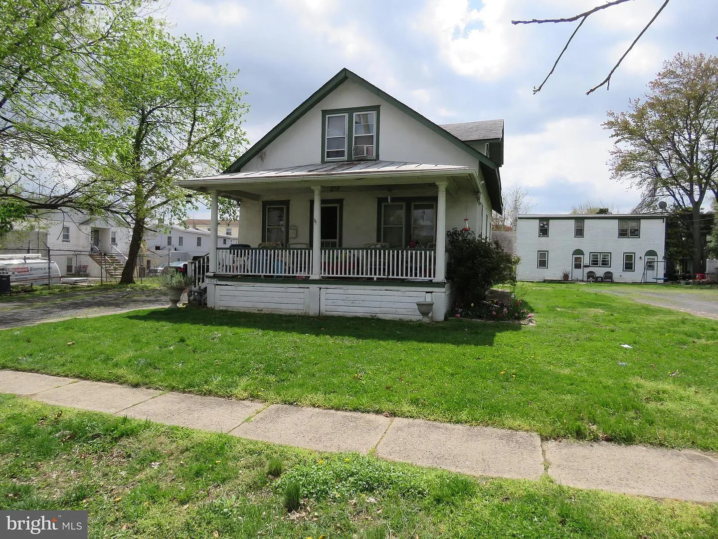 1024 Elwood Ave photo 1