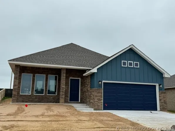 206 S 26th St, Collinsville, OK 74021