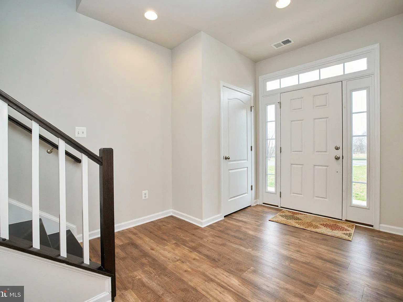 4 bed, 3.5 bath, 2200 sqft, $3,100 — Photo 4