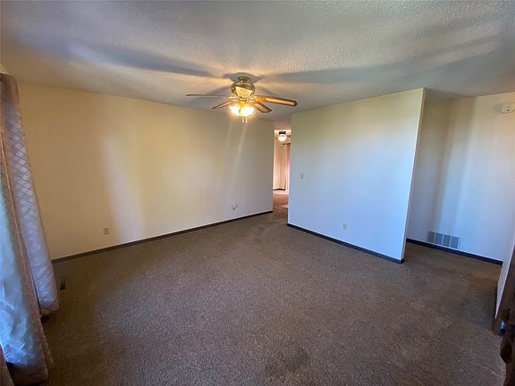5th image of 910 S Towns Blvd