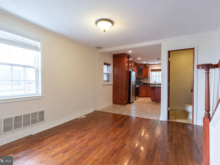1439 E Oxford St — Photo 7