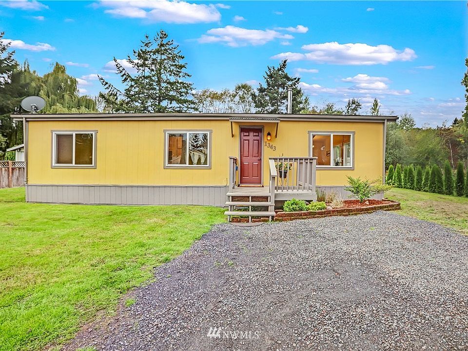 Cute Move-In Ready 3 bd 2 ba in a great Central Kitsap location! Great parking area up the front driveway