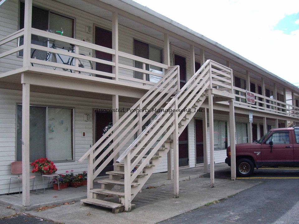 1st image of 182 NE Jackson St APT 9