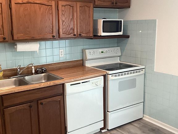 3rd image of 4801 Pam Ct
