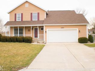 107 Mockingbird Ln, Le Roy, IL 61752