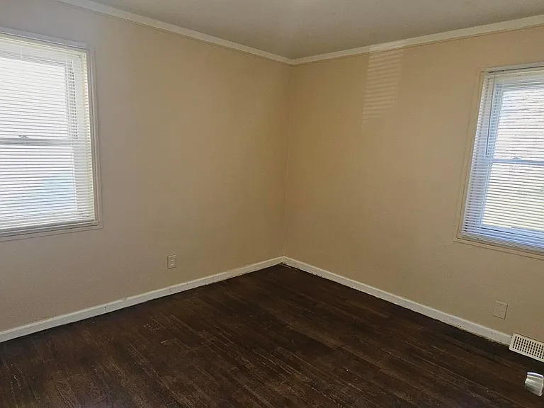 24358 Annapolis St — Photo 5