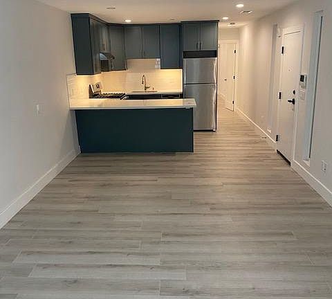 2nd image of 740 Green St #E