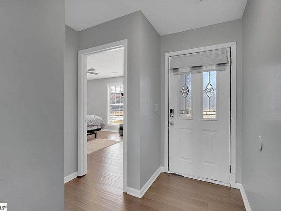 3rd image of 301 Laurel Trace Cir