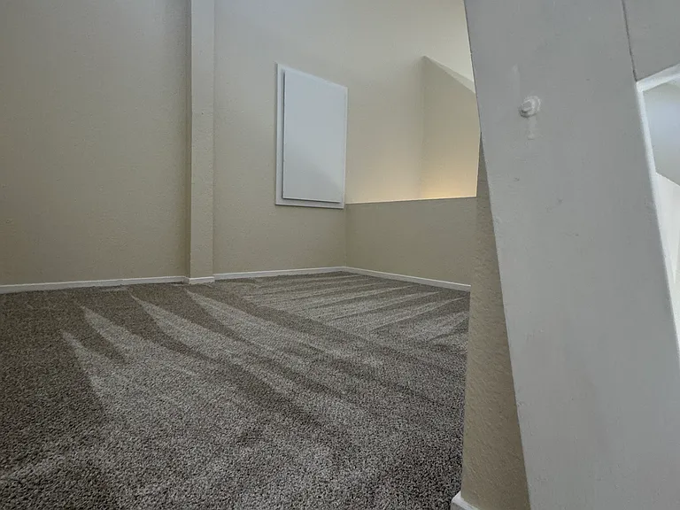 1043 Southwood Dr #J — Photo 14