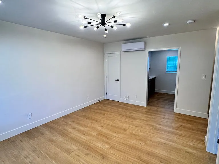 121 Ximeno Ave #6 — Photo 4